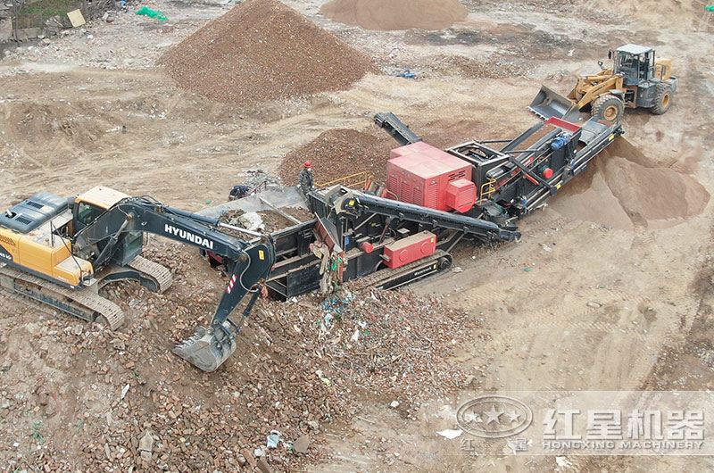 履带式移动反击式破碎机建筑垃圾现场 履带式移动反击式破碎机建筑垃圾现场