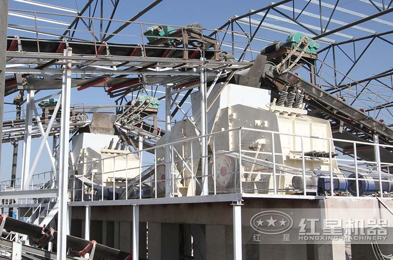 日产五万吨的破碎机作业现场 日产五万吨的破碎机作业现场