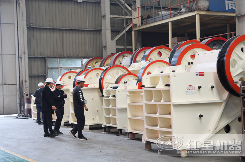 客户来开元官方版网站登录入口车间参观大型颚破石子机