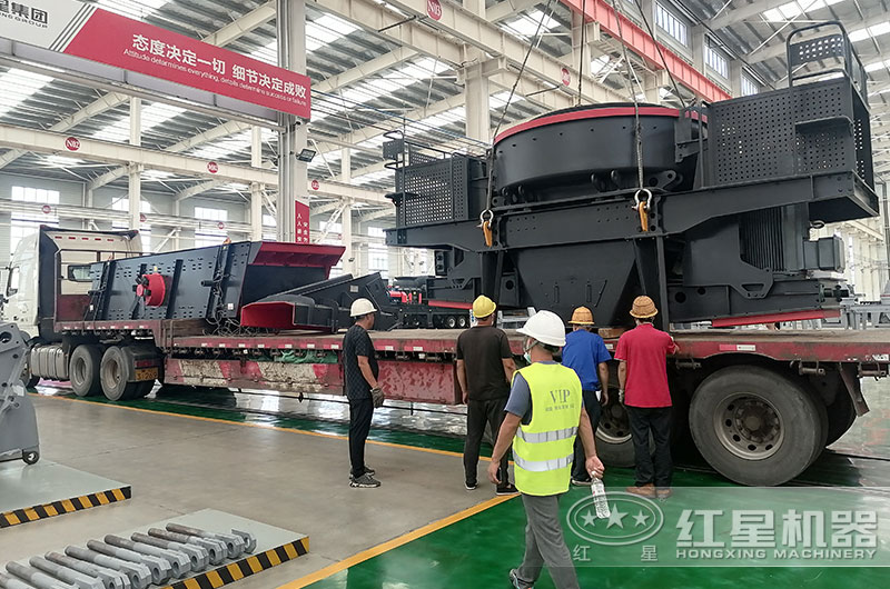 开元官方版网站登录入口水泥块破碎设备装车发货现场 开元官方版网站登录入口水泥块破碎设备装车发货现场