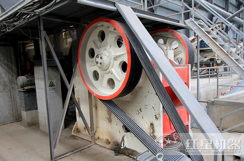 69颚破机生产现场实拍图 69颚破机生产现场实拍图