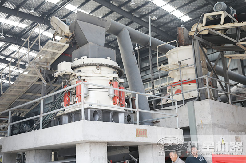 花岗岩破碎加工现场 花岗岩破碎加工现场