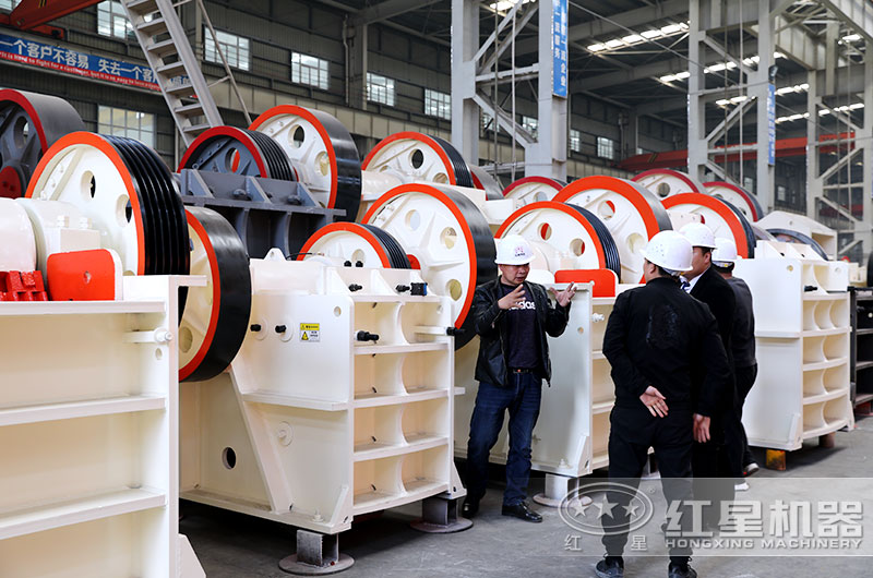 客户来厂参观选购机器设备 客户来厂参观选购机器设备