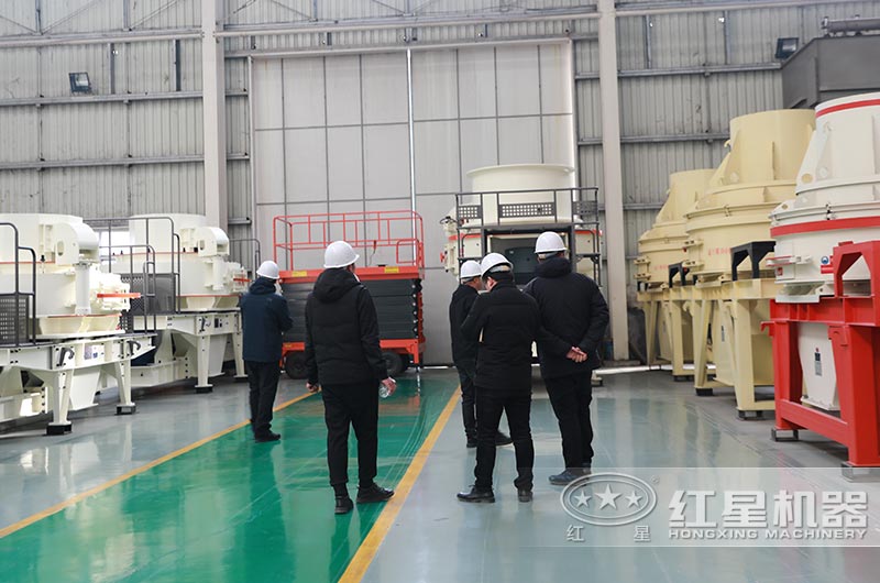 用户到厂考察河卵石制砂设备 用户到厂考察河卵石制砂设备