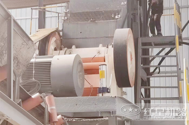 颚式破碎机现场 颚式破碎机现场