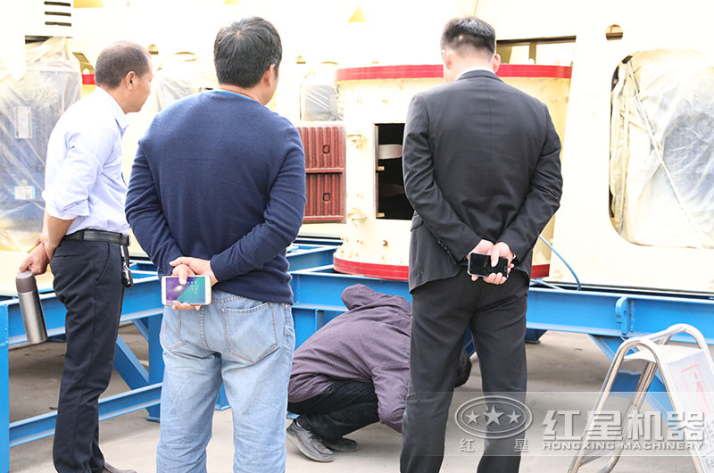 客户来厂考察复合制砂机设备 客户来厂考察复合制砂机设备