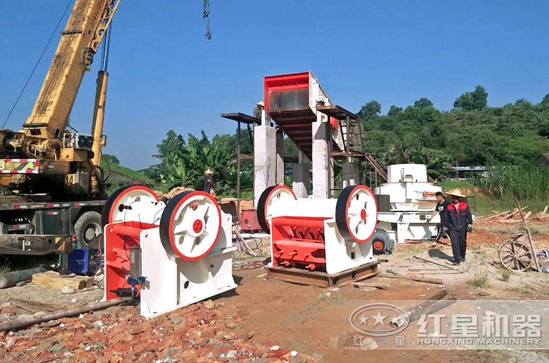 69颚式破碎机安装现场实拍图 69颚式破碎机安装现场实拍图