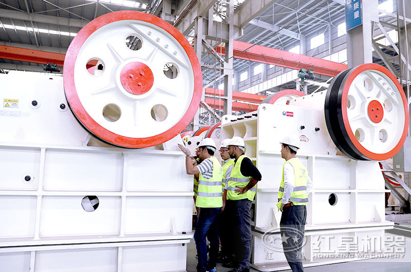 客户一行来厂考察破碎设备 客户一行来厂考察破碎设备