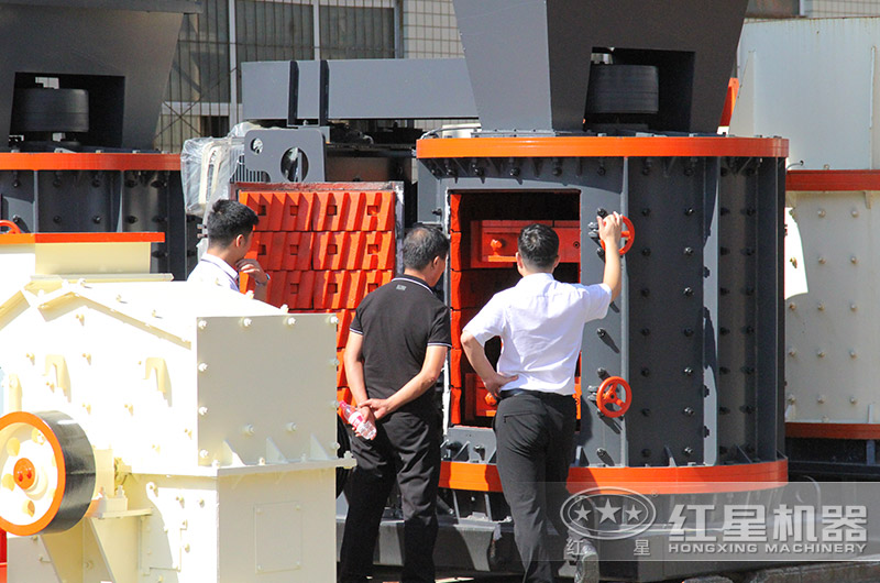 复合式破碎机客户参观选购 复合式破碎机客户参观选购