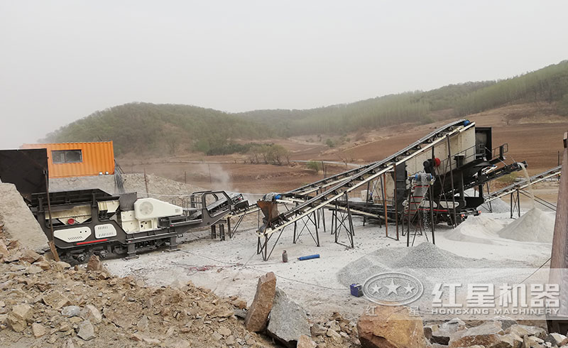 流动破碎机作业现场 流动破碎机作业现场