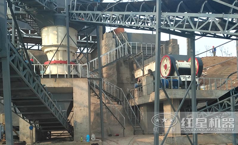 颚式破石机作业现场实拍图 颚式破石机作业现场实拍图