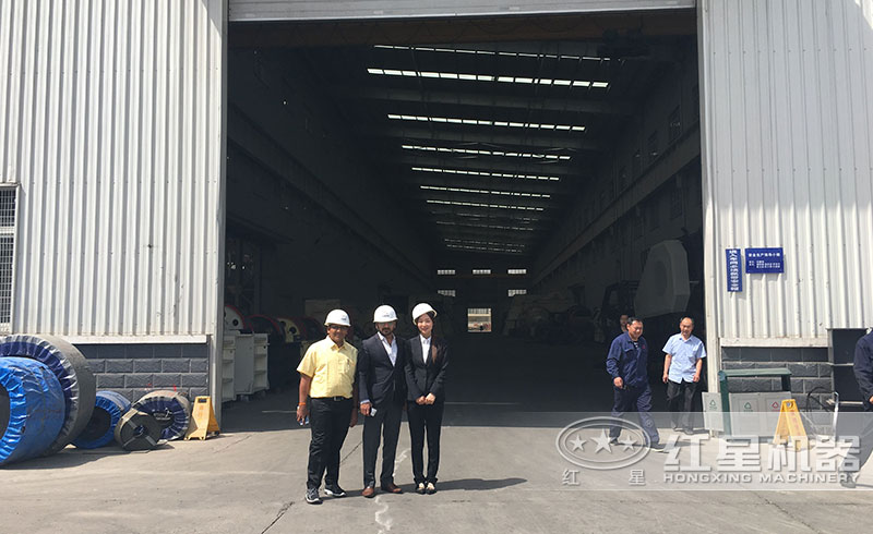 用户来访合影留念 用户来访合影留念