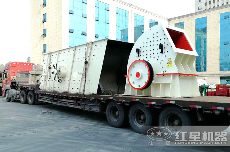 重锤式破碎机准备就绪,为用户派送到作业现场