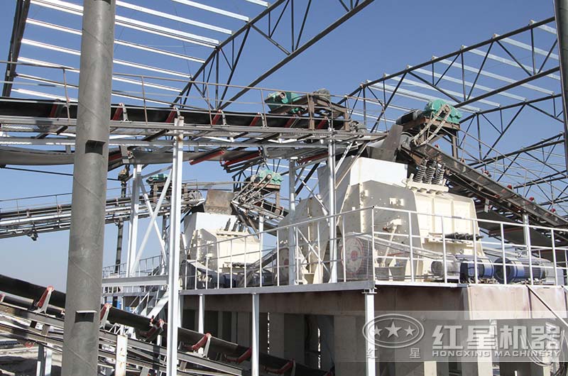 反击式破碎机作业现场图 反击式破碎机作业现场图