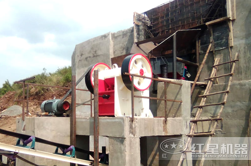 PEX-300×1300细颚破机作业现场图 PEX-300×1300细颚破机作业现场图