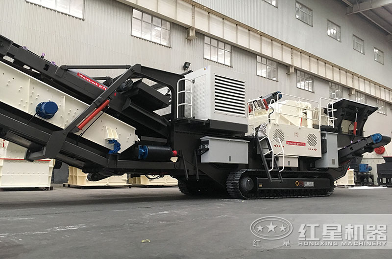 图2:履带式碎石机配置反击破 图2:履带式碎石机配置反击破