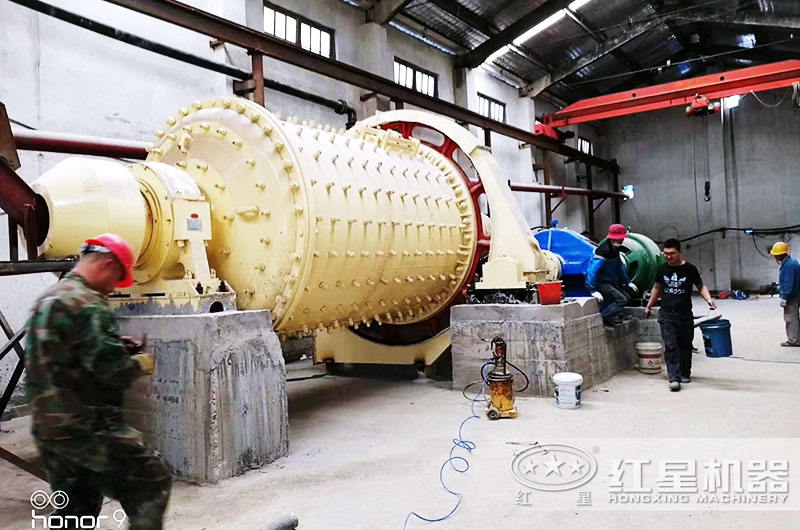 球磨机安装进行中,等待投产 球磨机安装进行中,等待投产