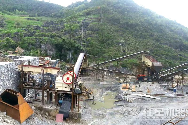 1215颚式破碎机现场作业图 1215颚式破碎机现场作业图