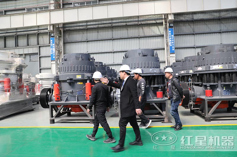 开元官方版网站登录入口客户到厂参观圆锥破碎机 开元官方版网站登录入口客户到厂参观圆锥破碎机