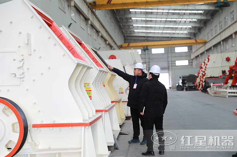 开元官方版网站登录入口客户到厂参观锤式破碎机