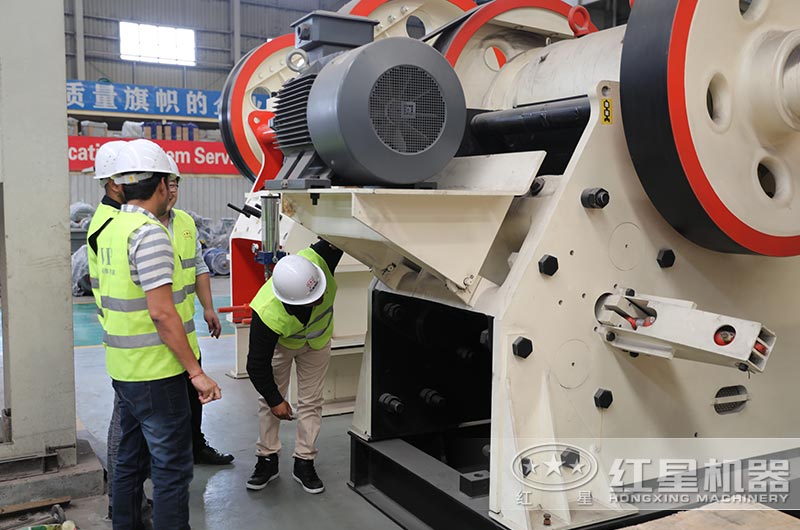 开元官方版网站登录入口客户到厂参观石料加工设备