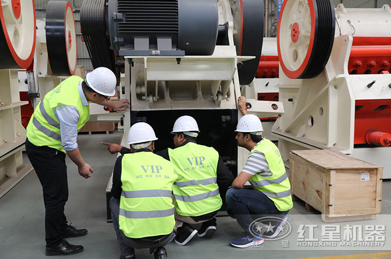 开元官方版网站登录入口客户到厂参观考察1215破碎机