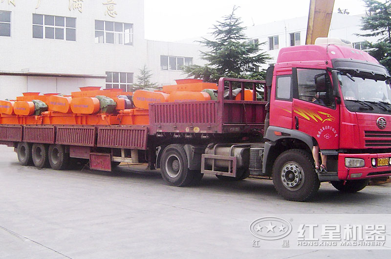 开元官方版网站登录入口大型对辊机发货现场 开元官方版网站登录入口大型对辊机发货现场