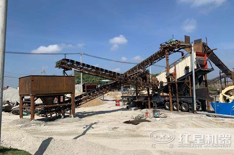 开元官方版网站登录入口海南客户车载式移动破碎机生产现场