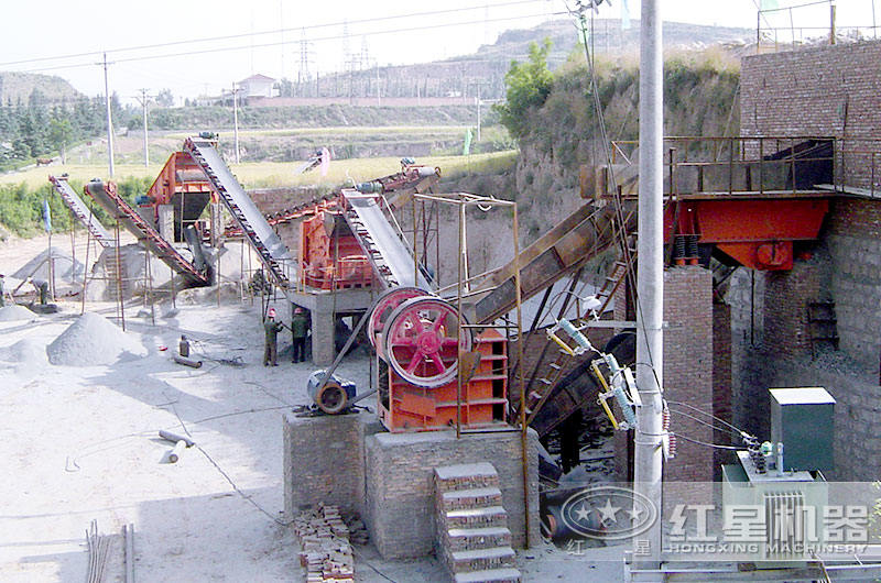 时产30吨小型碎石机生产现场 时产30吨小型碎石机生产现场