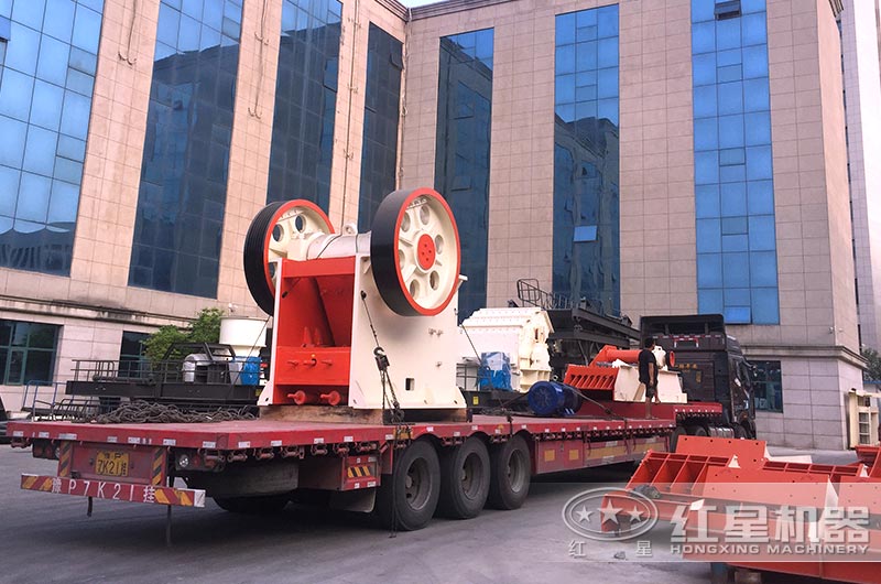 时产30吨小型颚式碎石机发货现场图 时产30吨小型颚式碎石机发货现场图