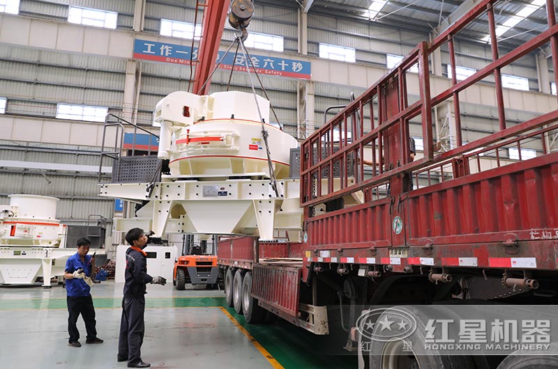 开元官方版网站登录入口石头碎石机装车准备发往甘肃 开元官方版网站登录入口石头碎石机装车准备发往甘肃