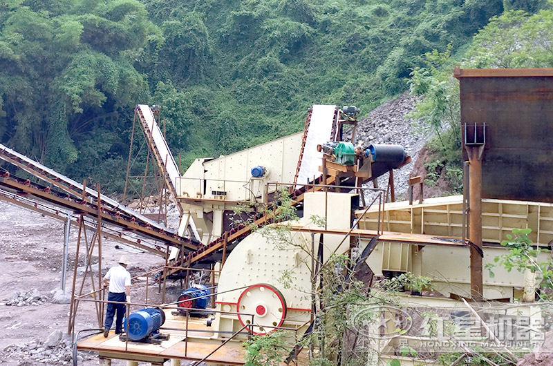 PCZ2225锤式破碎机生产现场图 PCZ2225锤式破碎机生产现场图