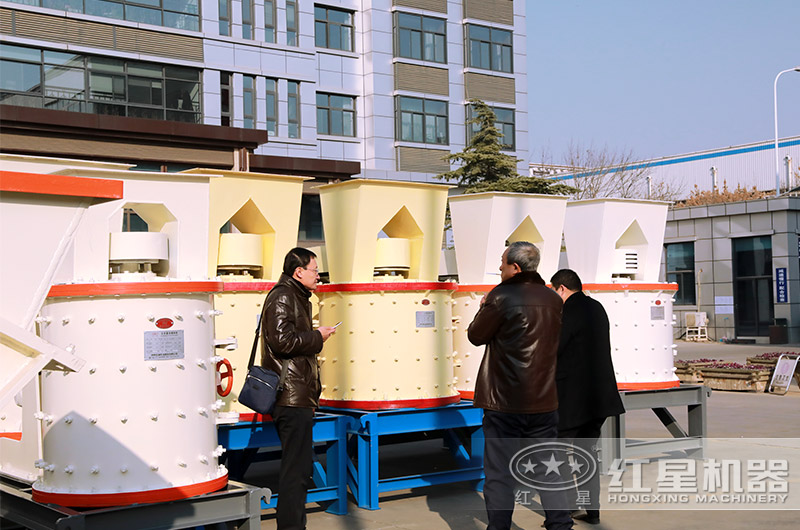 客户来开元官方版网站登录入口厂区参观，近距离了解小型制砂机