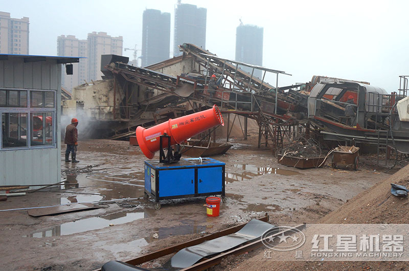 湖南颚式移动破石机现场配置雾化喷淋装置 湖南颚式移动破石机现场配置雾化喷淋装置