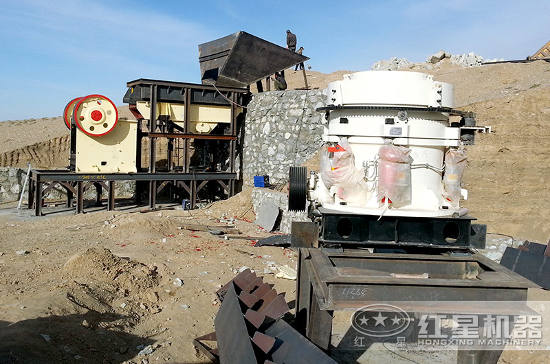 大夹石机生产线正在安装,鄂破机和圆锥破已准备就绪 大夹石机生产线正在安装,鄂破机和圆锥破已准备就绪