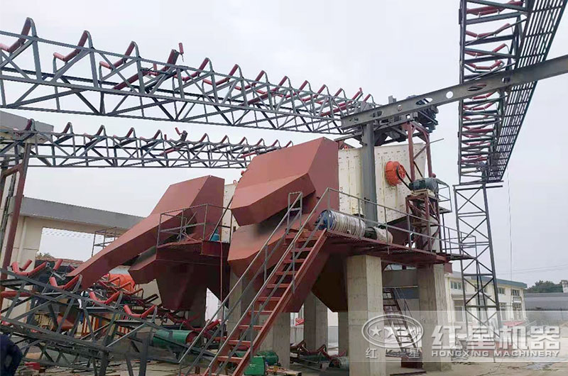 砂石厂中的土石分离设备,圆振动筛 砂石厂中的土石分离设备,圆振动筛