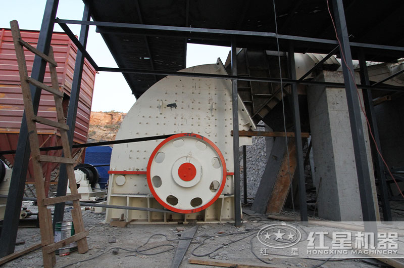 简约锤破制砂现场 简易锤破制砂现场