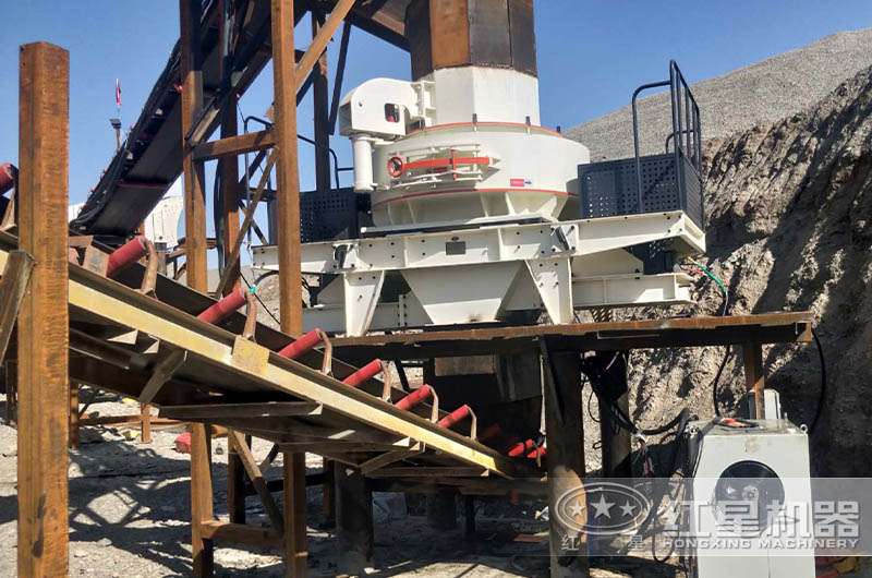 小石料细碎制砂作业现场 小石料细碎制砂作业现场